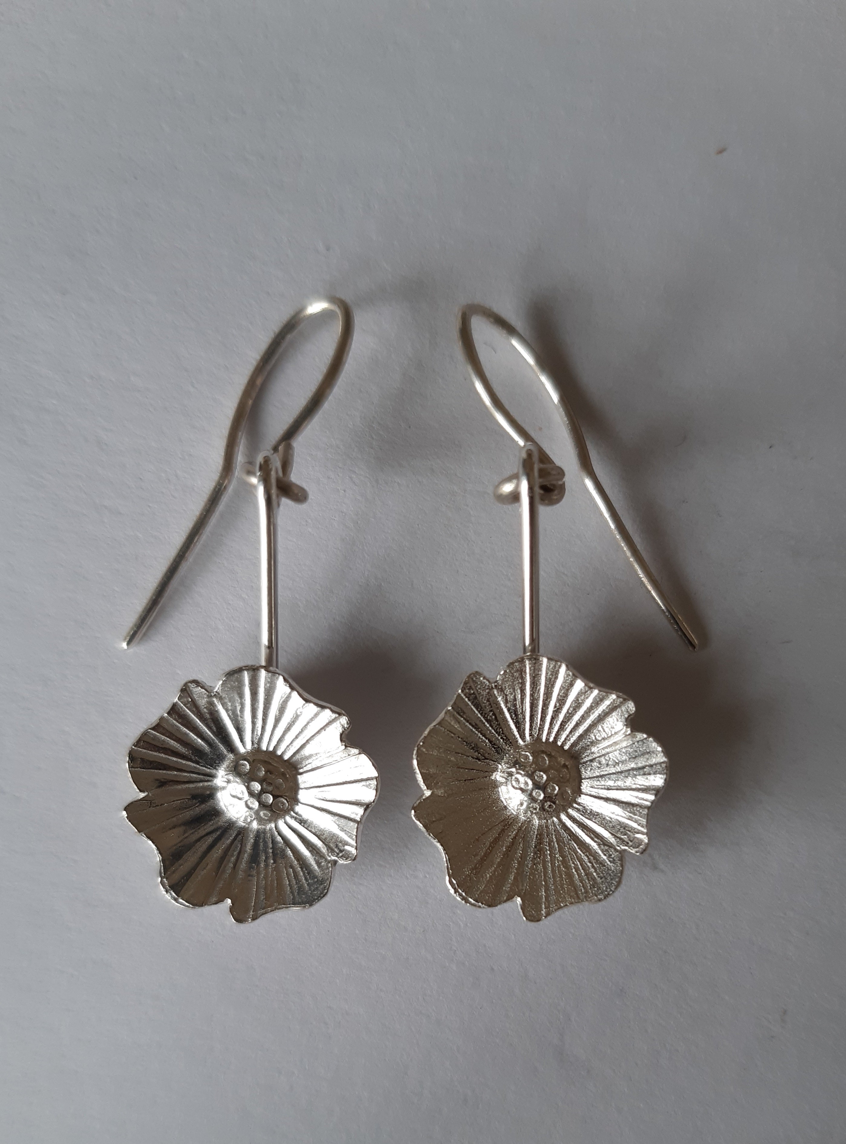 Five petal daisy earrings